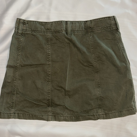 American Eagle olive green mini skirt 8 long - Picture 3 of 7